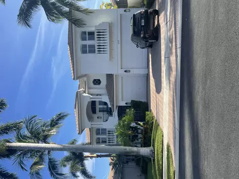 537 Les Jardin Dr, Palm Beach Gardens, FL 33410