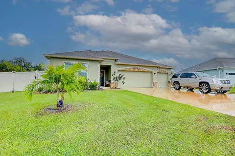 438 SW Naftal Pl, Port Saint Lucie, FL 34953
