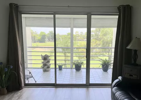 3959 Via Poinciana #403, Lake Worth, FL 33467