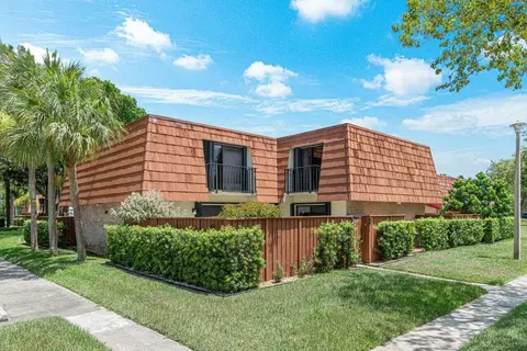 301 Live Oak Ln, Boynton Beach, FL 33436