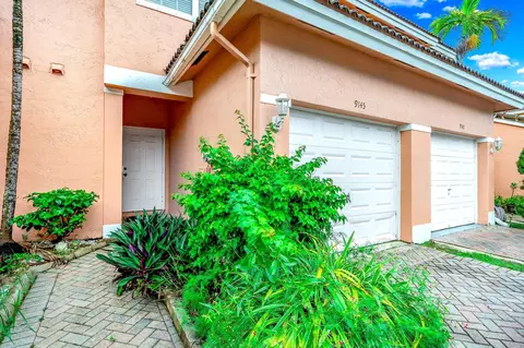 9145 NW 40th St, Sunrise, FL 33351