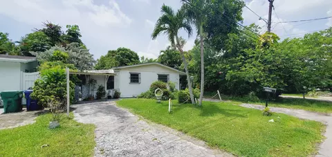 2620 NE 205th St, Miami, FL 33180
