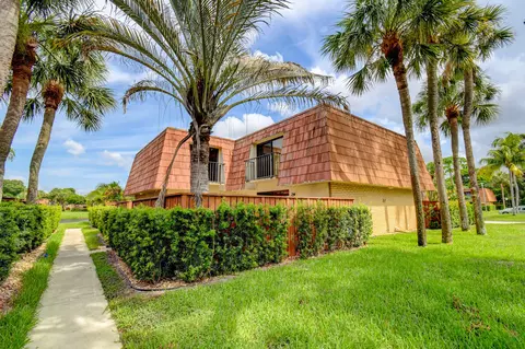 311 Live Oak Ln, Boynton Beach, FL 33436