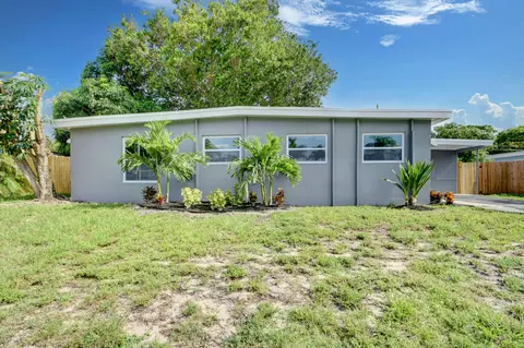 1325 Lake Geneva Dr, Lake Worth, FL 33461