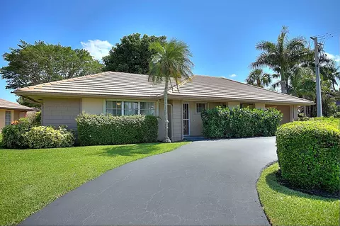 137 Clubhouse Blvd, Atlantis, FL 33462