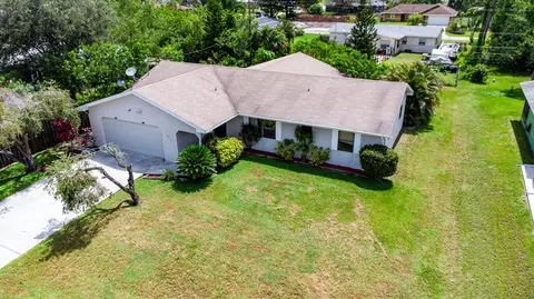 373 NW Dearman St, Port Saint Lucie, FL 34983