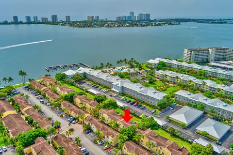 1030 Lake Shore Dr #104, Lake Park, FL 33403