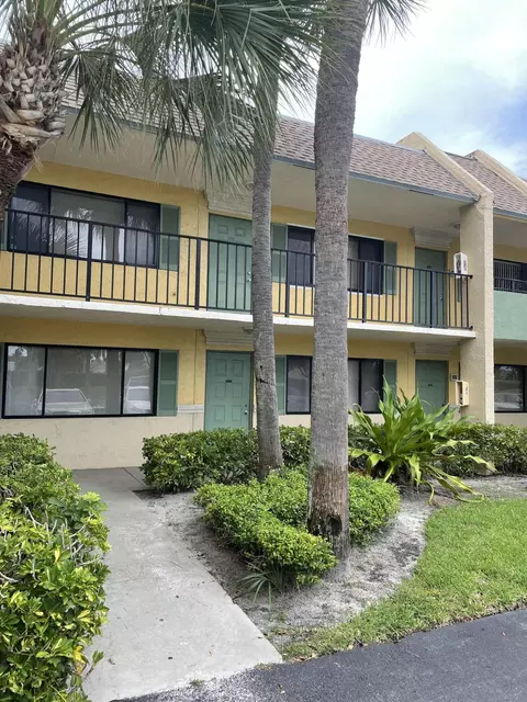 1503 Meadows W Cir, Boynton Beach, FL 33436