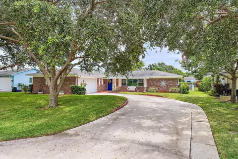 9888 Honeysuckle Ave, Palm Beach Gardens, FL 33410
