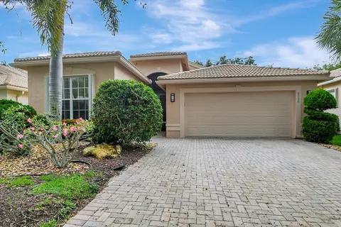 8250 Sandpiper Glen Dr, Lake Worth, FL 33467