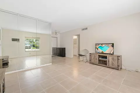 2200 NE 66th St #1402, Fort Lauderdale, FL 33308