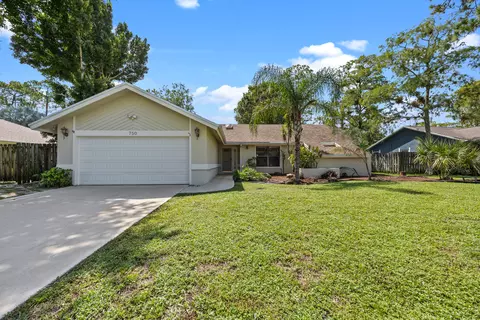 750 Daffodil Dr, Wellington, FL 33414
