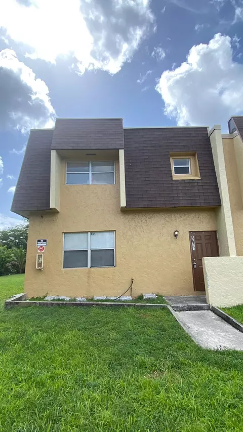 5622 Blueberry Ct #169, Lauderhill, FL 33313