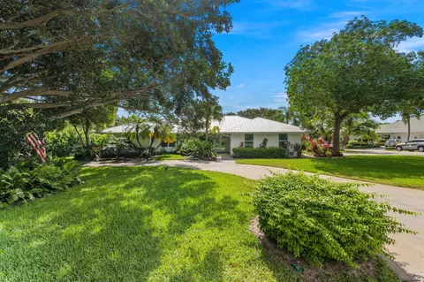 40 N River Rd, Sewalls Point, FL 34996