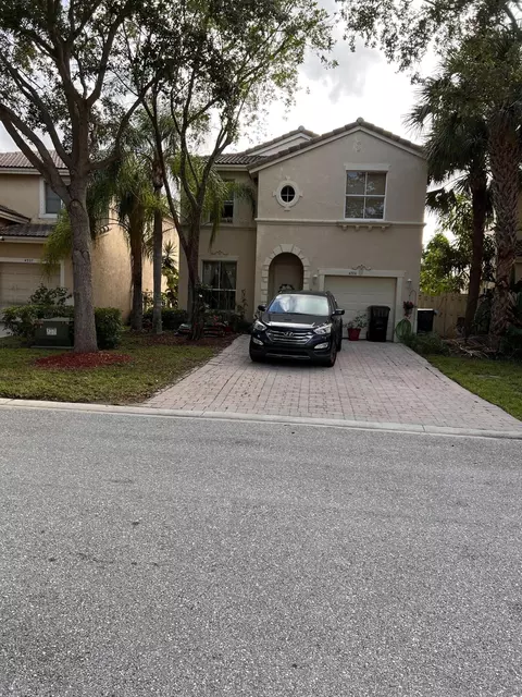 4331 Lake Lucerne Cir, West Palm Beach, FL 33409