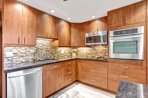 3900 Oaks Clubhouse Dr #302, Pompano Beach, FL 33069