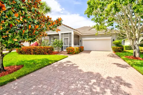194 NW Willow Grove Ave, Port Saint Lucie, FL 34986