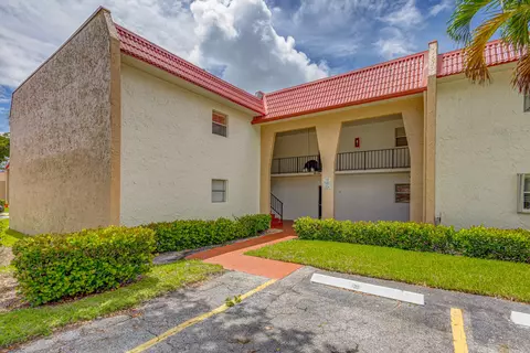 204 Lake Dora Dr, West Palm Beach, FL 33411