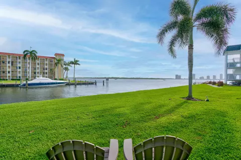 111 Shore Ct #113, North Palm Beach, FL 33408