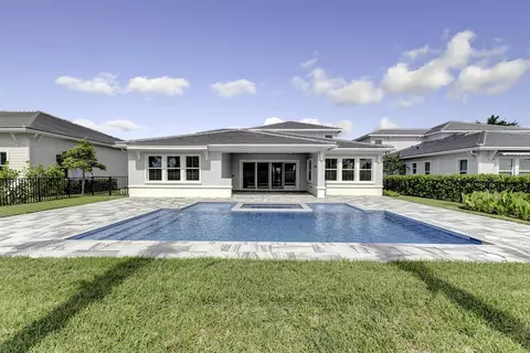 9374 Crestview Cir, Palm Beach Gardens, FL 33412