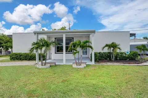 599 Owosso Rd, Lake Worth, FL 33462