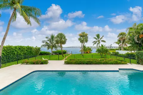 32 N Sewalls Point Rd, Sewalls Point, FL 34996