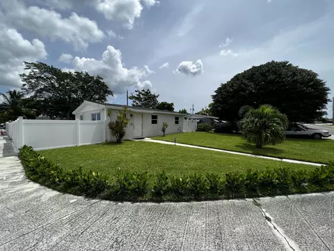 315 NW 10th Ave, Boynton Beach, FL 33435