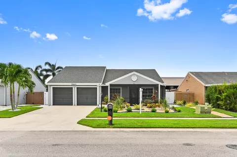 7890 Ridgewood Dr, Lake Worth, FL 33467