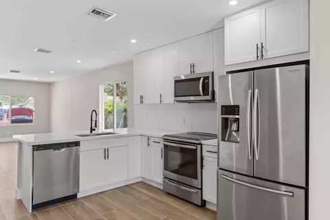 520 E Lakewood Rd, West Palm Beach, FL 33405