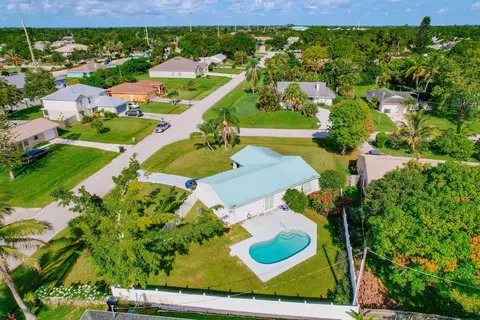 541 SE Chapman Ave, Port Saint Lucie, FL 34984