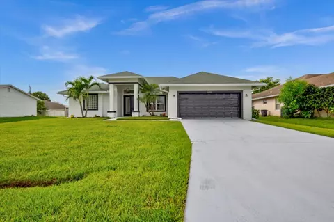 956 SW Gwendolyn Ter, Port Saint Lucie, FL 34953