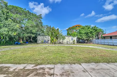 1693 W Breezy Ln, West Palm Beach, FL 33417