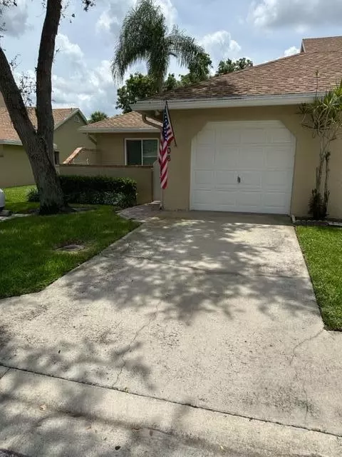 1006 Maplewood Dr, Greenacres, FL 33415