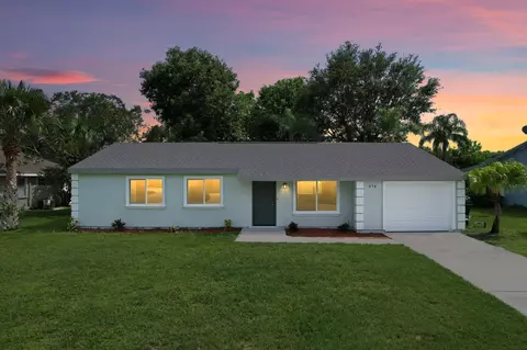 674 SW Old Briar Ave, Port Saint Lucie, FL 34953