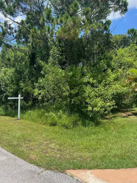 7106 Pacific Ave, Fort Pierce, FL 34951