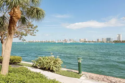 2640 Lake Shore Dr #115, Riviera Beach, FL 33404
