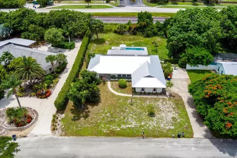 8233 SE Cumberland Cir, Hobe Sound, FL 33455