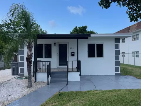 811 Bayberry Dr, Lake Park, FL 33403