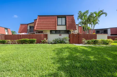 3728 Victoria Dr, West Palm Beach, FL 33406