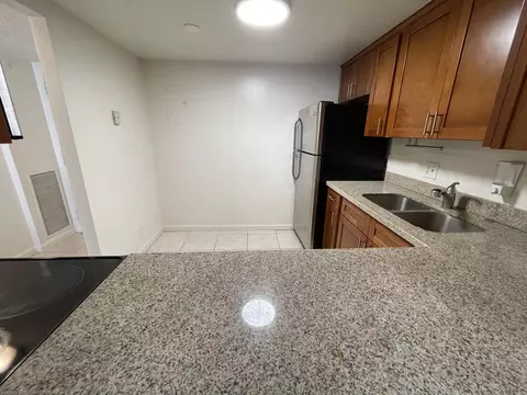 500 Executive Center Dr #1 G, West Palm Beach, FL 33401