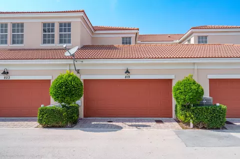 819 NW 82nd Ln, Boca Raton, FL 33487