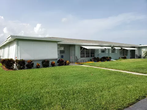 207 High Point Ter W #B, Delray Beach, FL 33445