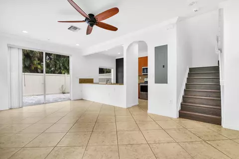 204 Lake Monterey Cir, Boynton Beach, FL 33426