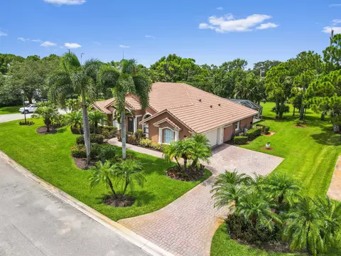 8216 SE Woodlake Ln, Hobe Sound, FL 33455