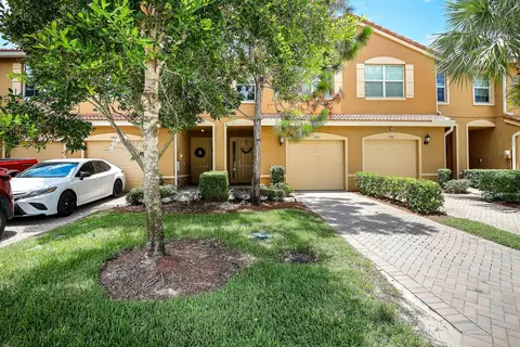 5963 Monterra Club Dr, Lake Worth, FL 33463