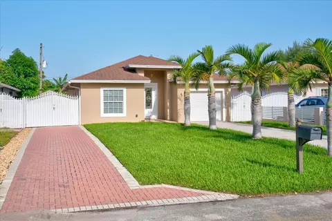 635 Mercury St, West Palm Beach, FL 33406