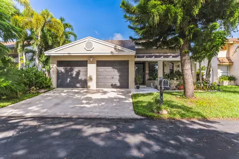 13 Hawthorne Ln, Boynton Beach, FL 33426