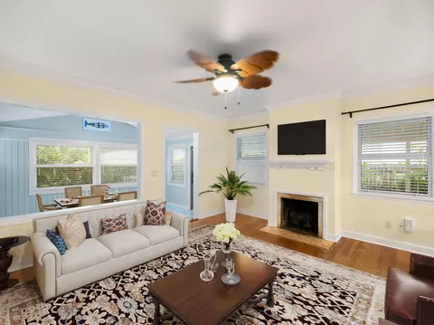 421 Pilgrim Rd, West Palm Beach, FL 33405