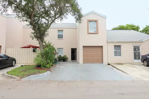 5124 Pine Abbey Dr S, West Palm Beach, FL 33415