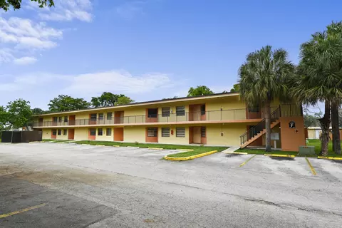 4088 Lakeside Dr, Tamarac, FL 33319